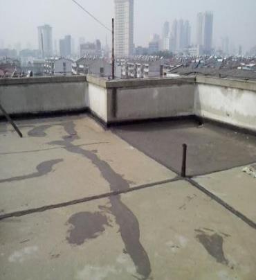 泸州市漏水维修 楼顶漏水是什么原因，楼顶漏水维修方法是什么?